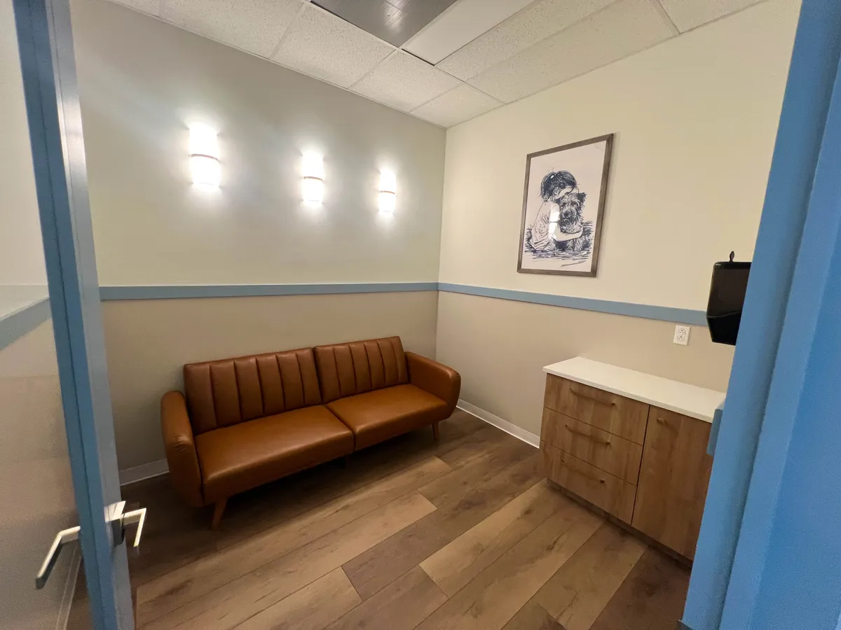 The comfort room at UrgentPaws Duarte, with a sofa and soft lighting