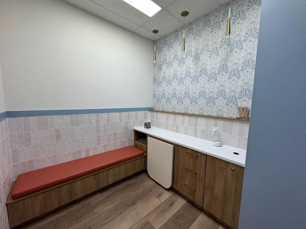A private exam room at UrgentPaws Duarte